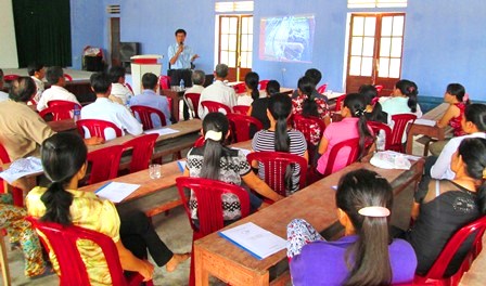 Tập huấn chăn nuôi lợn nái ngoại tại xã Vinh Hưng